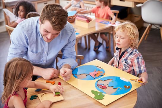 Etapas do desenvolvimento Montessori 3-6 anos